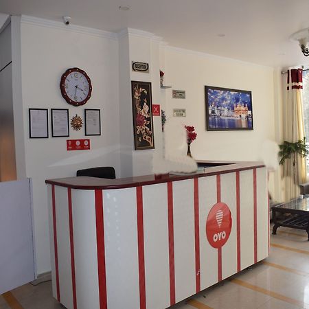Oyo 10322 Hotel Raja Palace Dharamshala Bagian luar foto